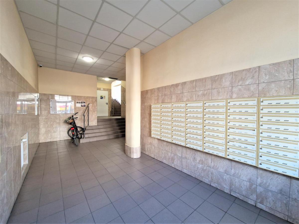 J&W Apartments Grojecka Glam Flat Varşovia Exterior foto